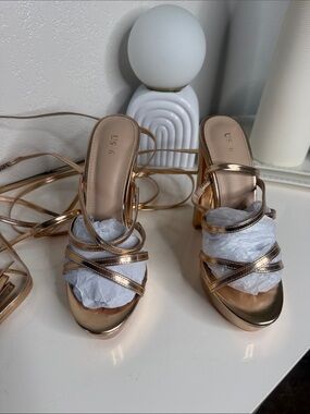 Metallic Rose Gold Strappy Block Heel Sandals - US 6